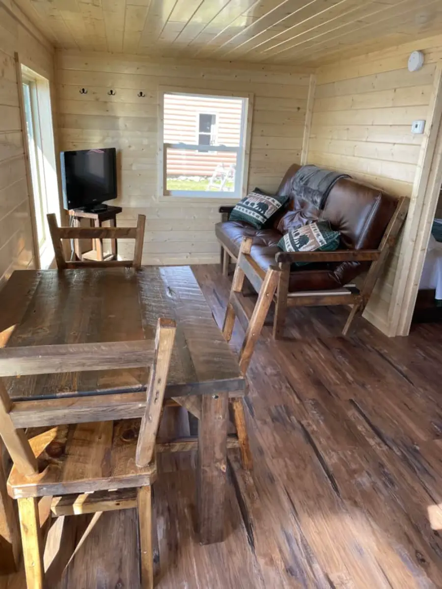 Hillside Resort Cabin 2 2