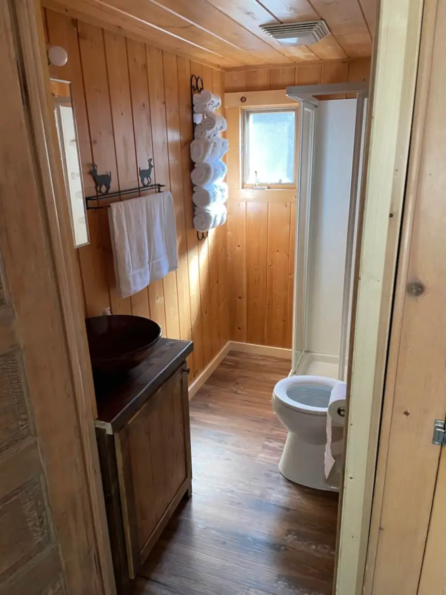 Hillside Resort Cabin 2 4