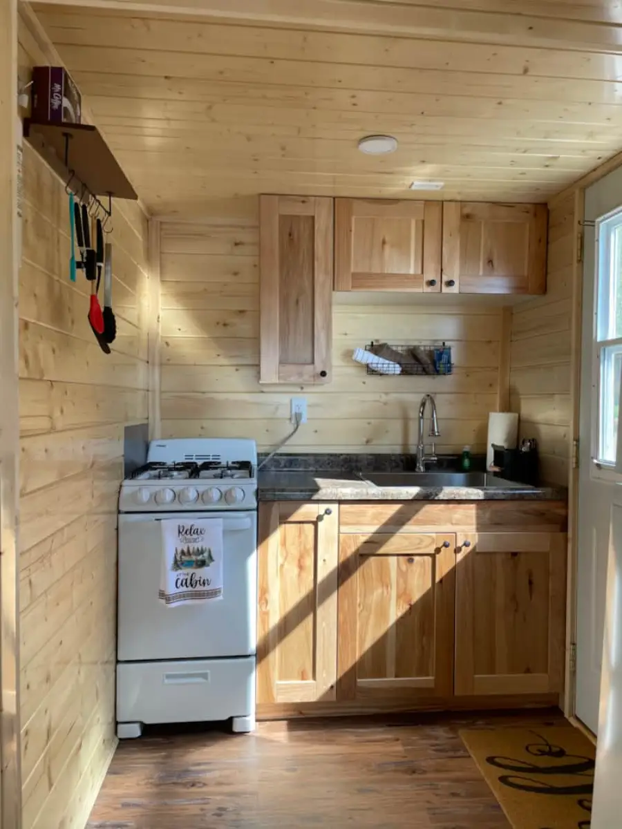 Hillside Resort Cabin 2 5