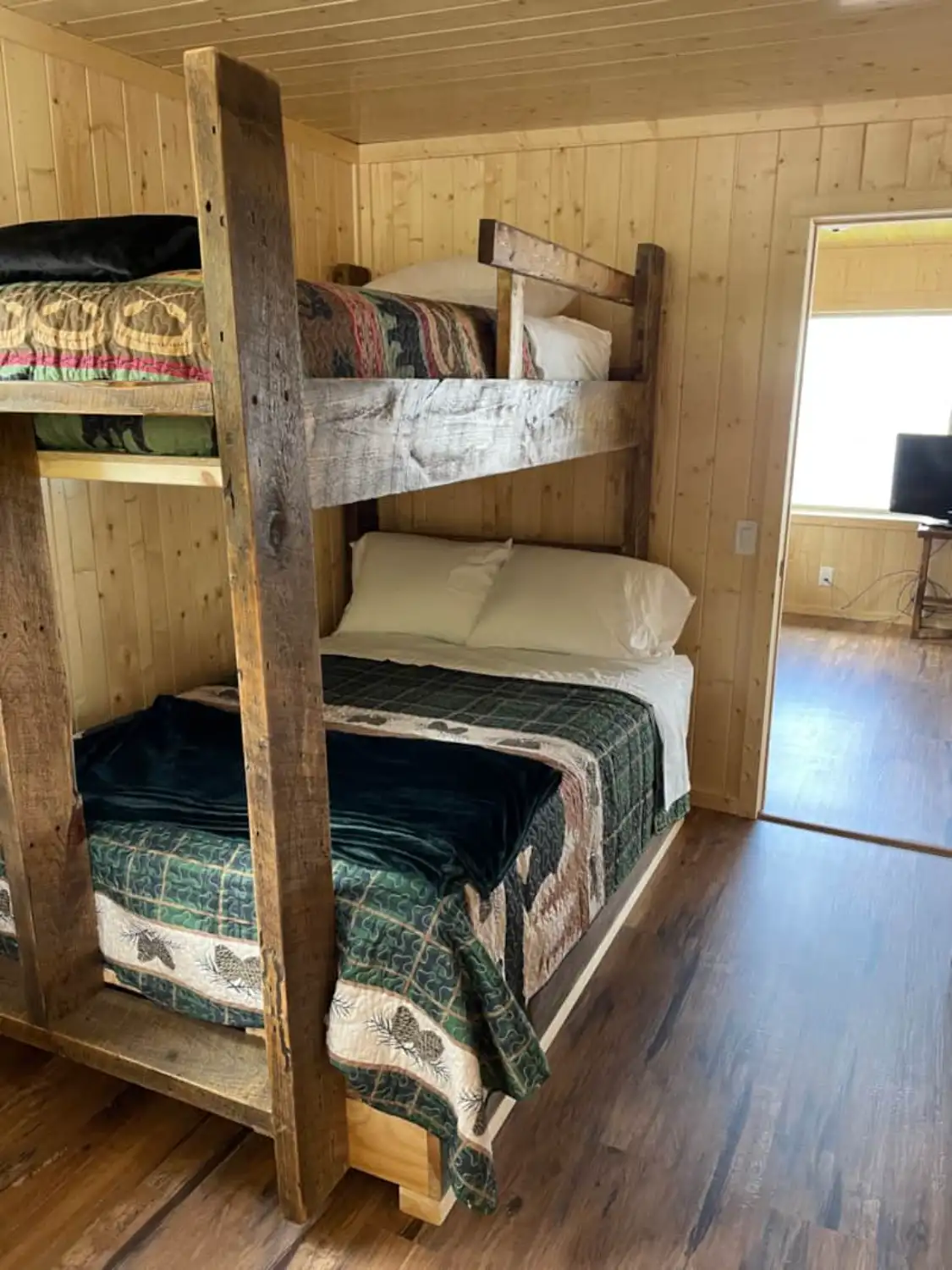 Hillside Resort Cabin 3 2