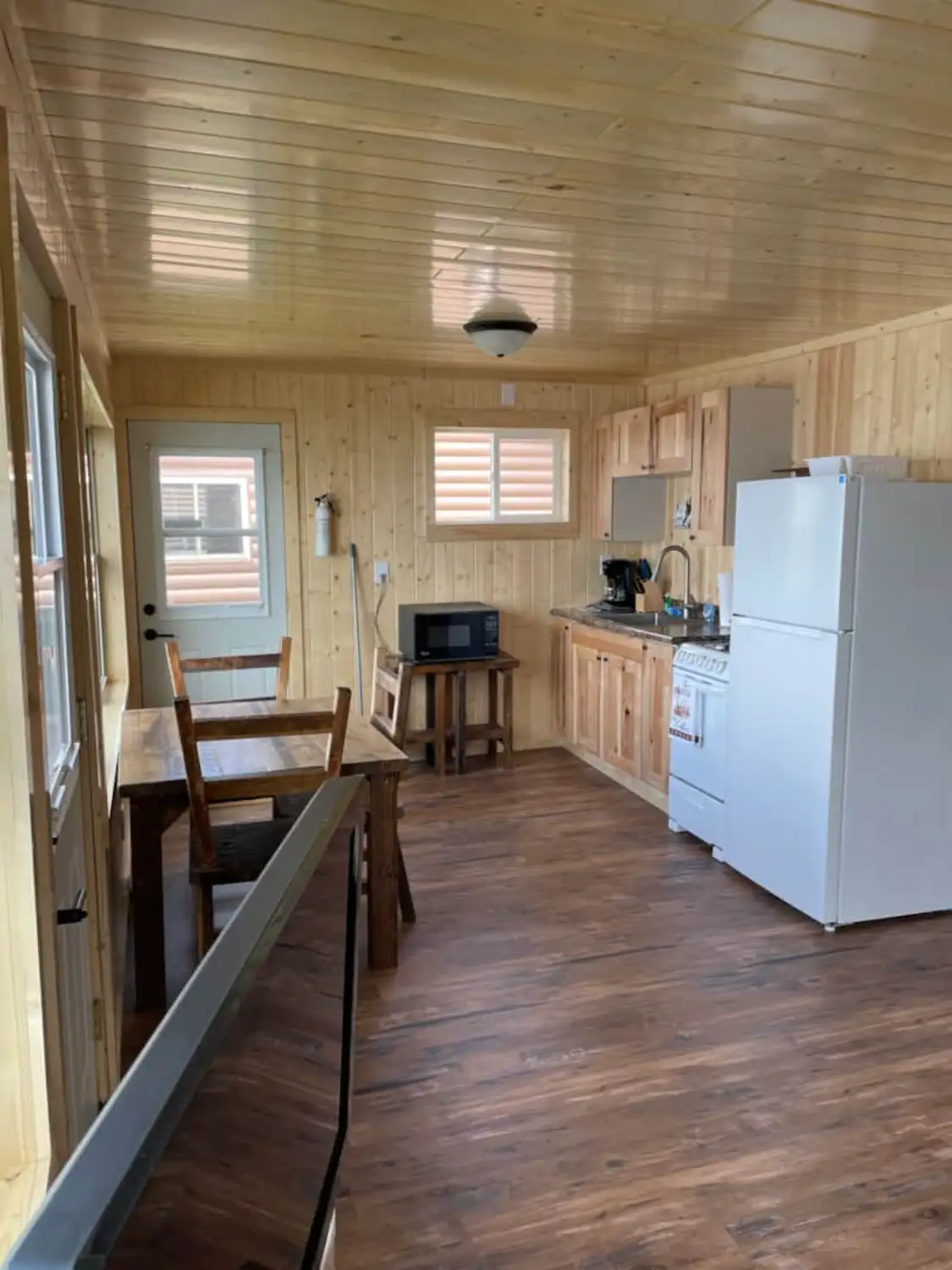 Hillside Resort Cabin 3 3