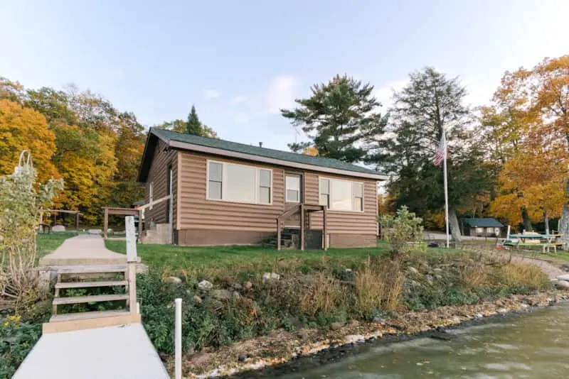 Hillside Resort Cabin 4 4
