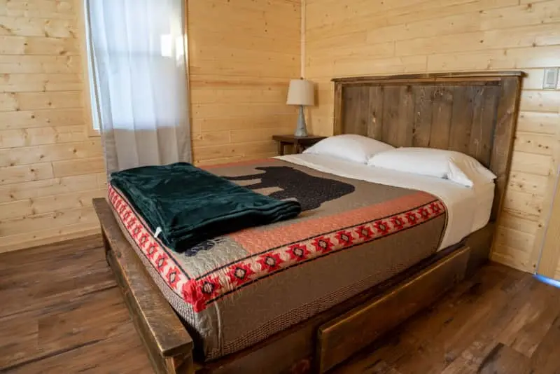 Hillside Resort Cabin 4 7